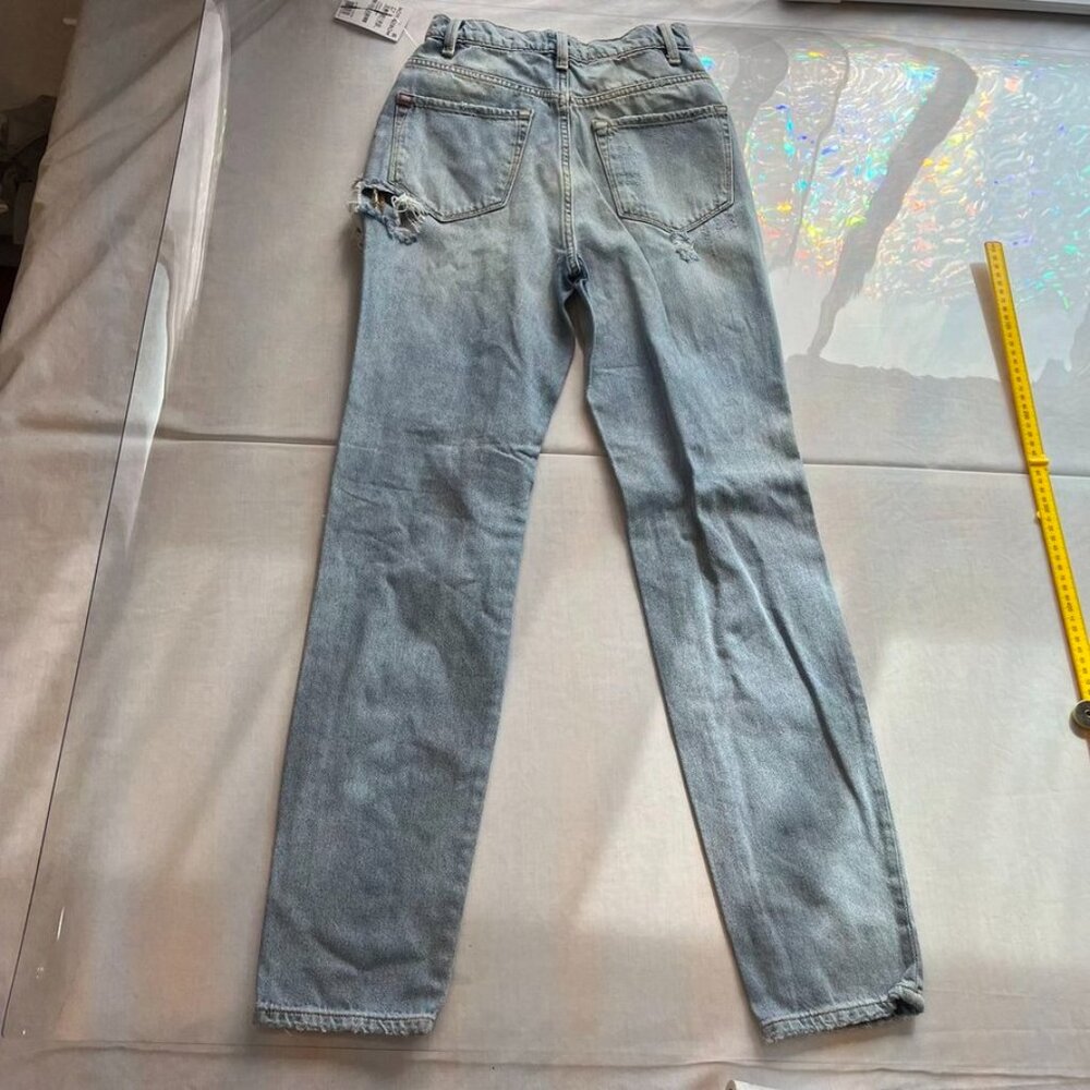 NEW BDG Urban Outfitters Mom High Rise Distressed Jeans 24 Light Wash - Picture 13 of 13